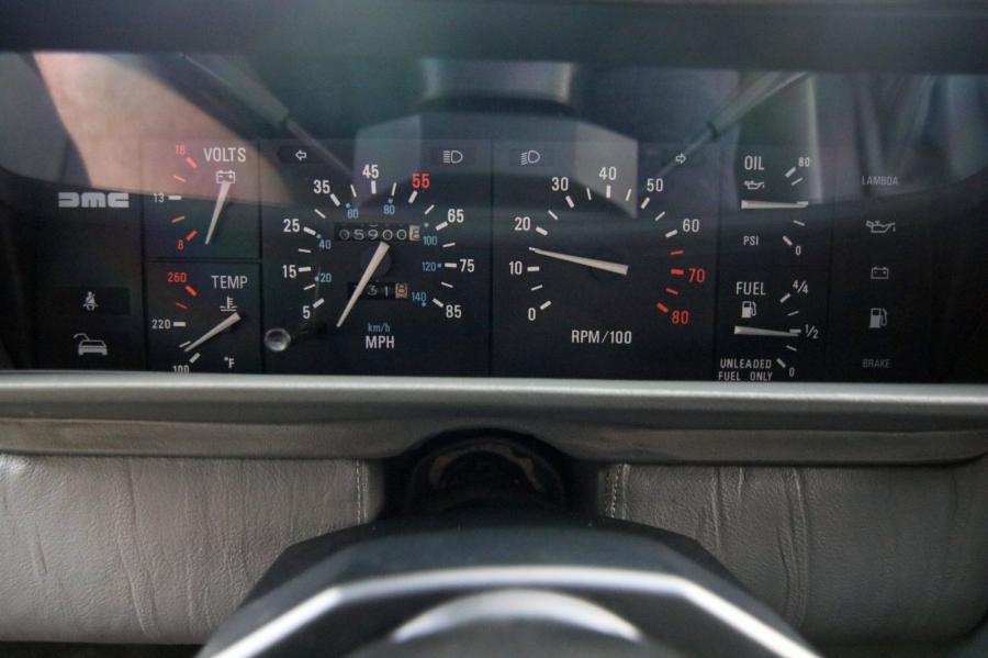 Панель приборов DeLorean DMC-12 in Black 1981 года  (фото 106 из 207)